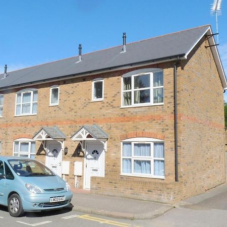 Friars Walk Houses With 2 Bedrooms, 2 Bathrooms, Fast Wi-Fi And Private Parking Sittingbourne Eksteriør billede