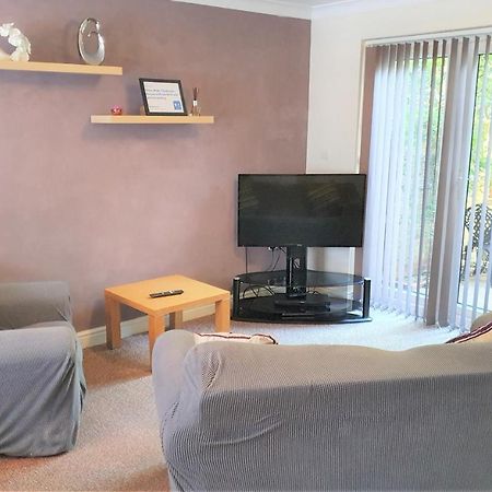 Friars Walk Houses With 2 Bedrooms, 2 Bathrooms, Fast Wi-Fi And Private Parking Sittingbourne Eksteriør billede