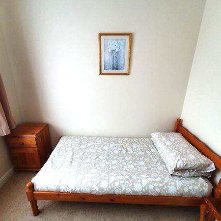 Friars Walk Houses With 2 Bedrooms, 2 Bathrooms, Fast Wi-Fi And Private Parking Sittingbourne Eksteriør billede
