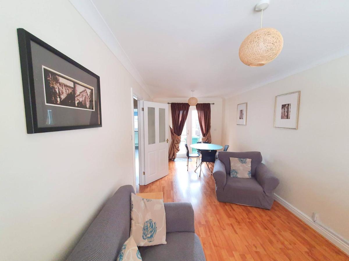 Friars Walk Houses With 2 Bedrooms, 2 Bathrooms, Fast Wi-Fi And Private Parking Sittingbourne Eksteriør billede