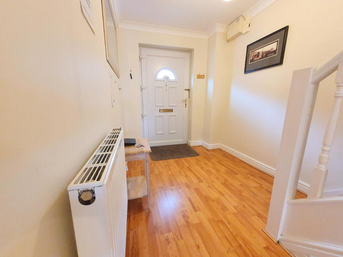 Friars Walk Houses With 2 Bedrooms, 2 Bathrooms, Fast Wi-Fi And Private Parking Sittingbourne Eksteriør billede