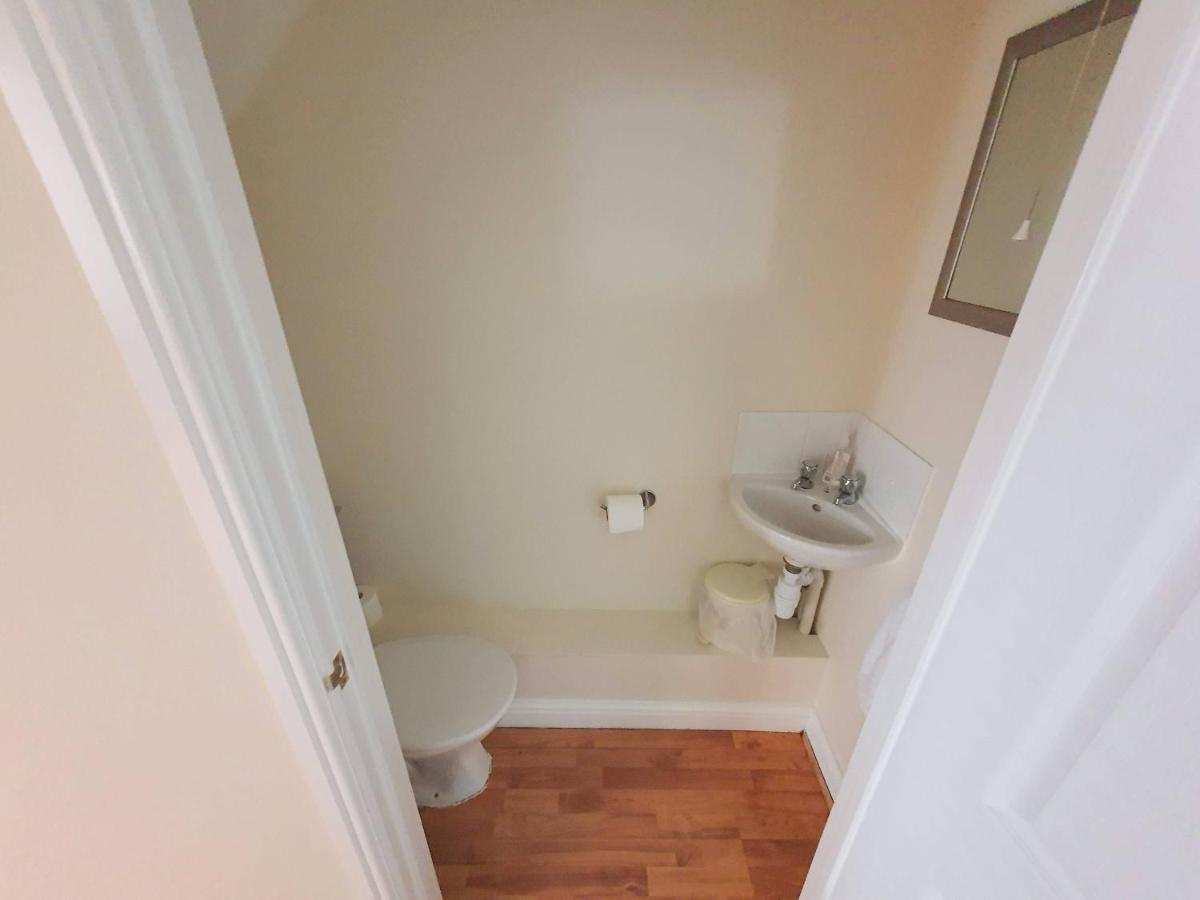 Friars Walk Houses With 2 Bedrooms, 2 Bathrooms, Fast Wi-Fi And Private Parking Sittingbourne Eksteriør billede
