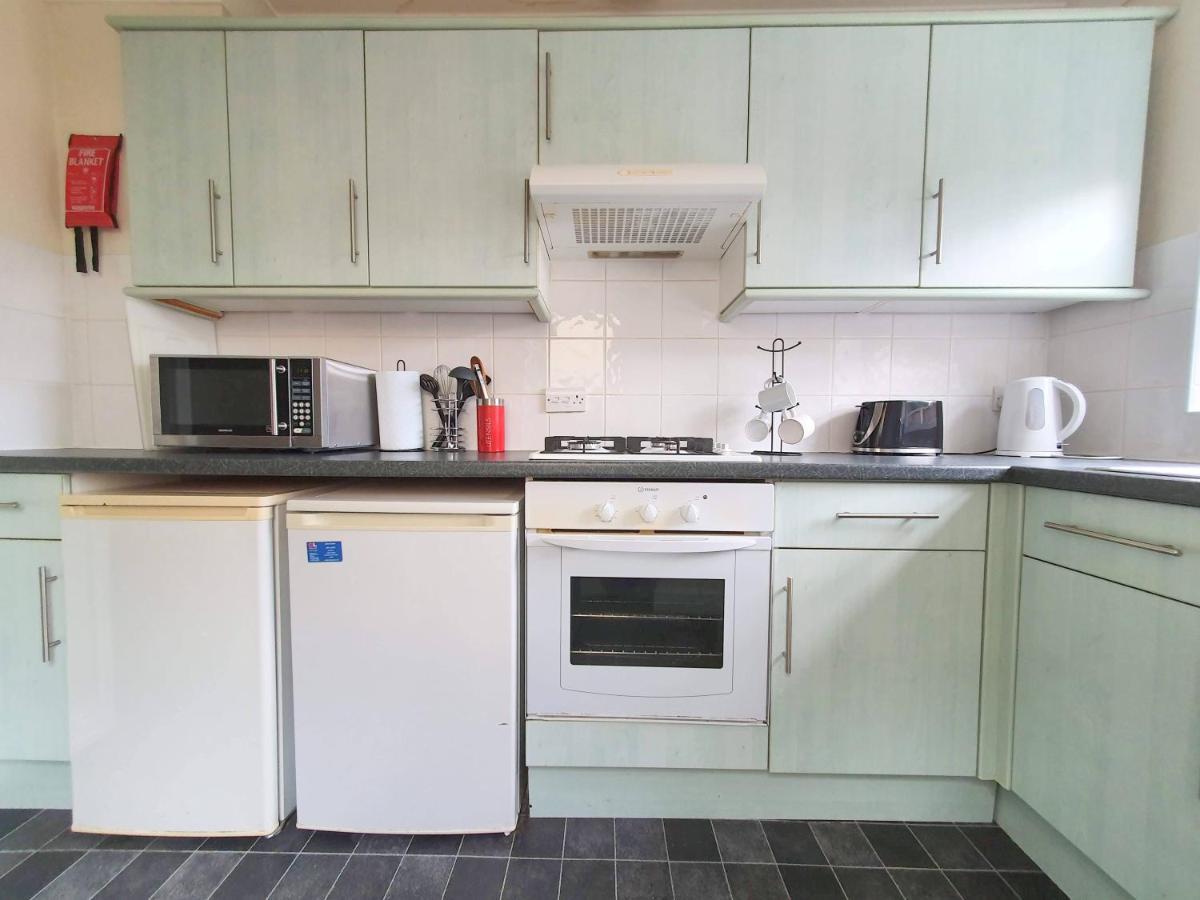 Friars Walk Houses With 2 Bedrooms, 2 Bathrooms, Fast Wi-Fi And Private Parking Sittingbourne Eksteriør billede