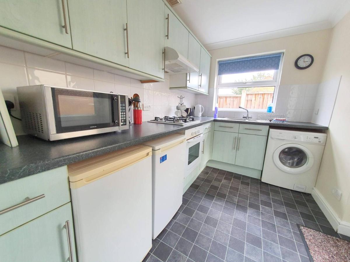 Friars Walk Houses With 2 Bedrooms, 2 Bathrooms, Fast Wi-Fi And Private Parking Sittingbourne Eksteriør billede