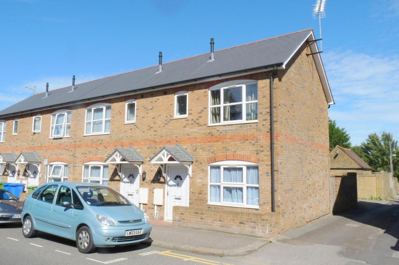 Friars Walk Houses With 2 Bedrooms, 2 Bathrooms, Fast Wi-Fi And Private Parking Sittingbourne Eksteriør billede