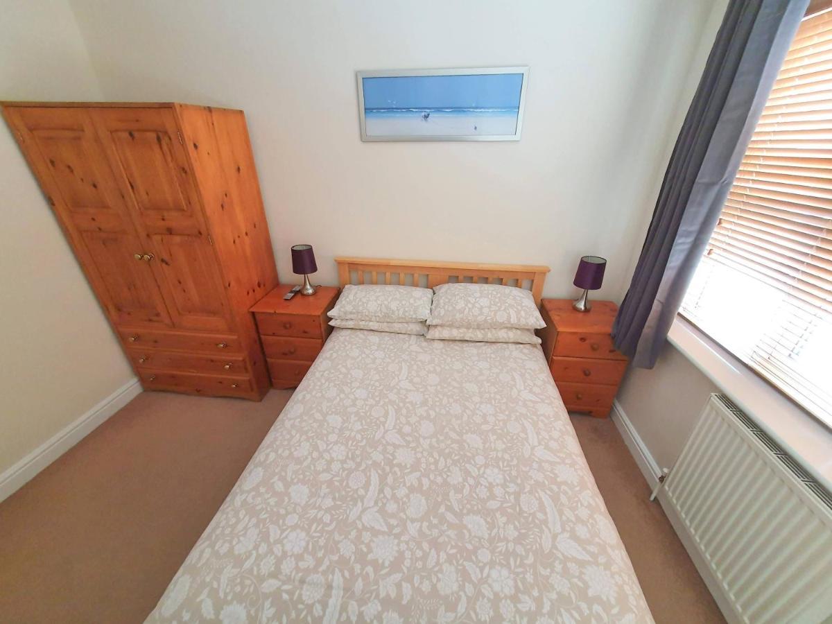 Friars Walk Houses With 2 Bedrooms, 2 Bathrooms, Fast Wi-Fi And Private Parking Sittingbourne Eksteriør billede