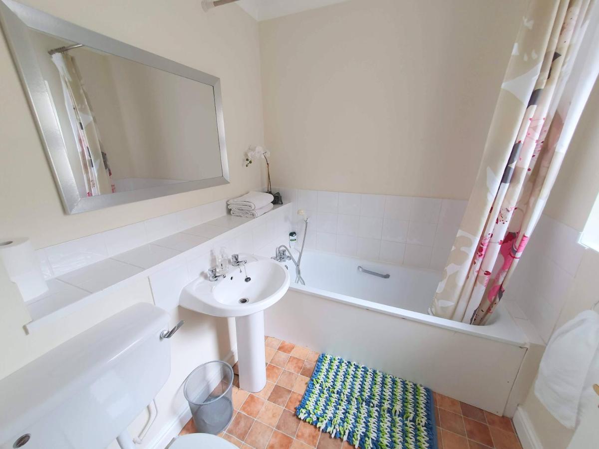 Friars Walk Houses With 2 Bedrooms, 2 Bathrooms, Fast Wi-Fi And Private Parking Sittingbourne Eksteriør billede
