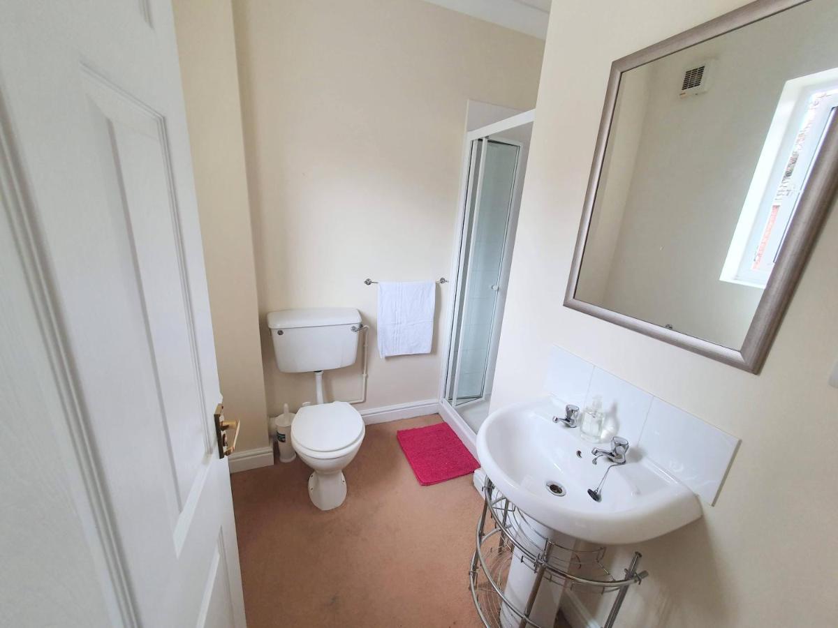 Friars Walk Houses With 2 Bedrooms, 2 Bathrooms, Fast Wi-Fi And Private Parking Sittingbourne Eksteriør billede