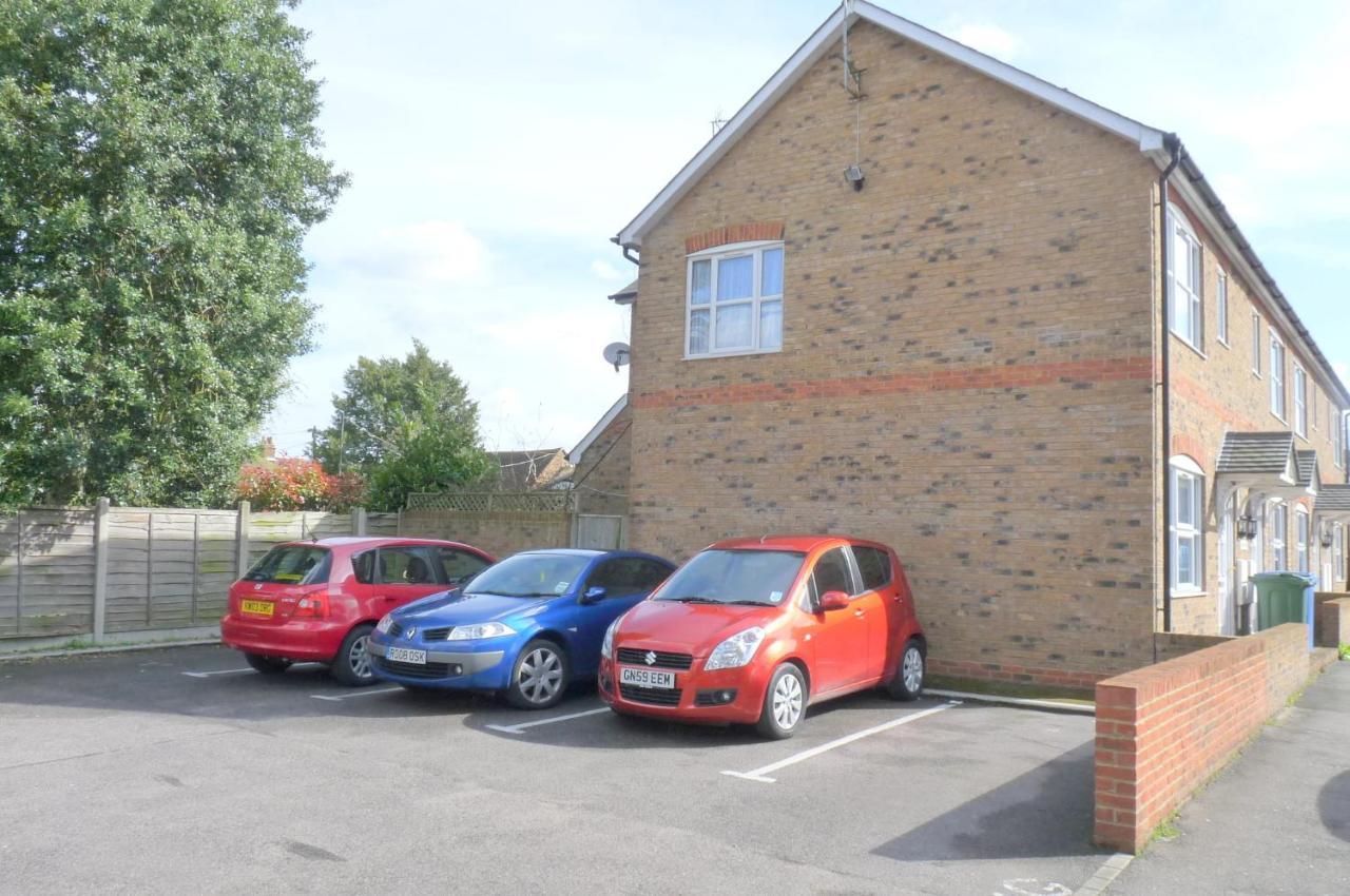 Friars Walk Houses With 2 Bedrooms, 2 Bathrooms, Fast Wi-Fi And Private Parking Sittingbourne Eksteriør billede