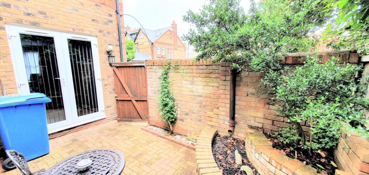 Friars Walk Houses With 2 Bedrooms, 2 Bathrooms, Fast Wi-Fi And Private Parking Sittingbourne Eksteriør billede