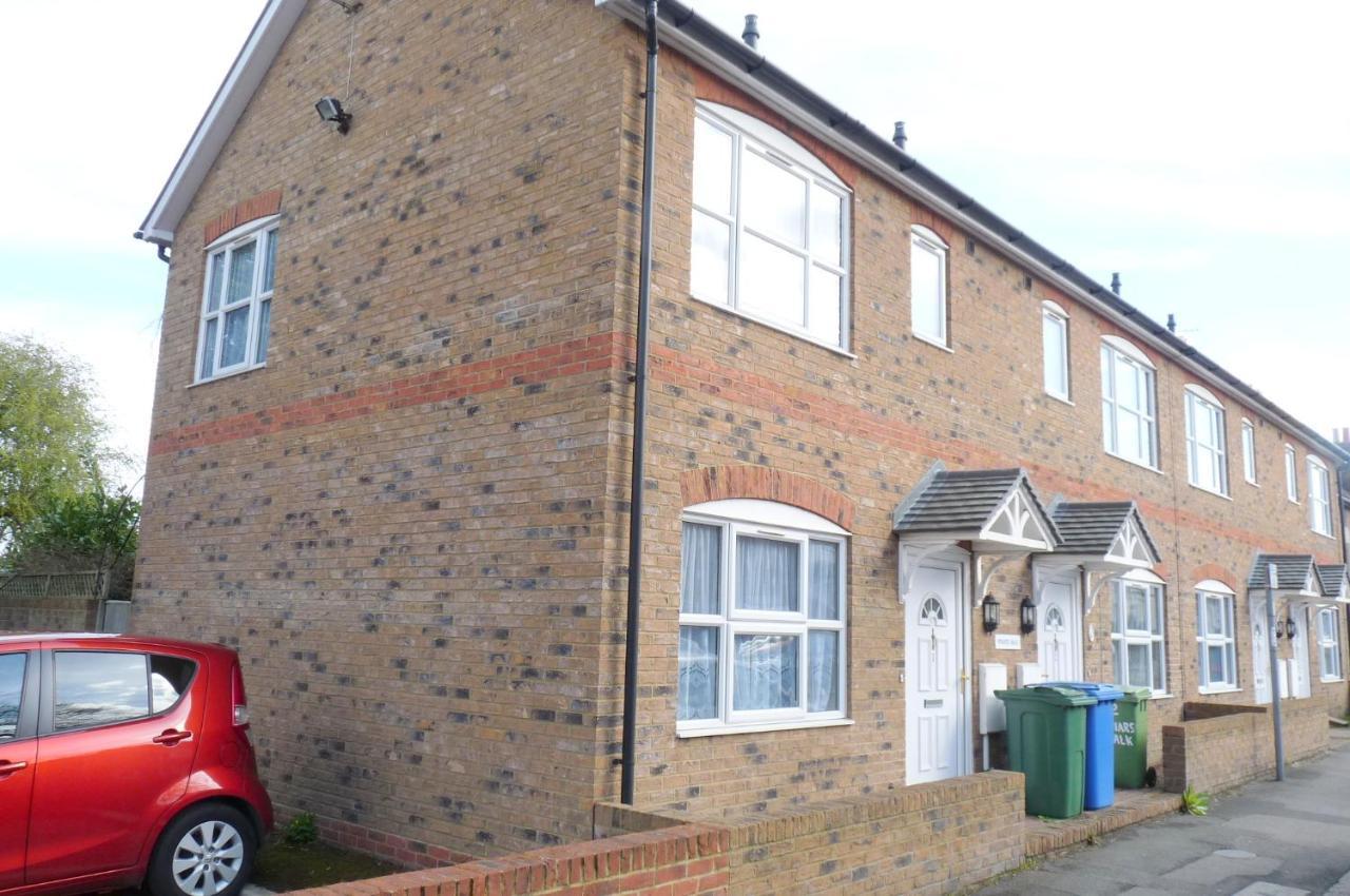 Friars Walk Houses With 2 Bedrooms, 2 Bathrooms, Fast Wi-Fi And Private Parking Sittingbourne Eksteriør billede
