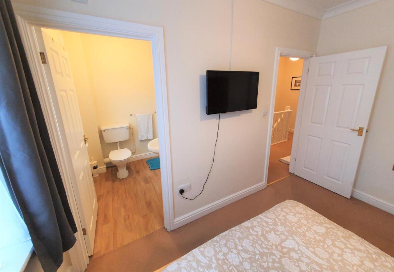 Friars Walk Houses With 2 Bedrooms, 2 Bathrooms, Fast Wi-Fi And Private Parking Sittingbourne Eksteriør billede