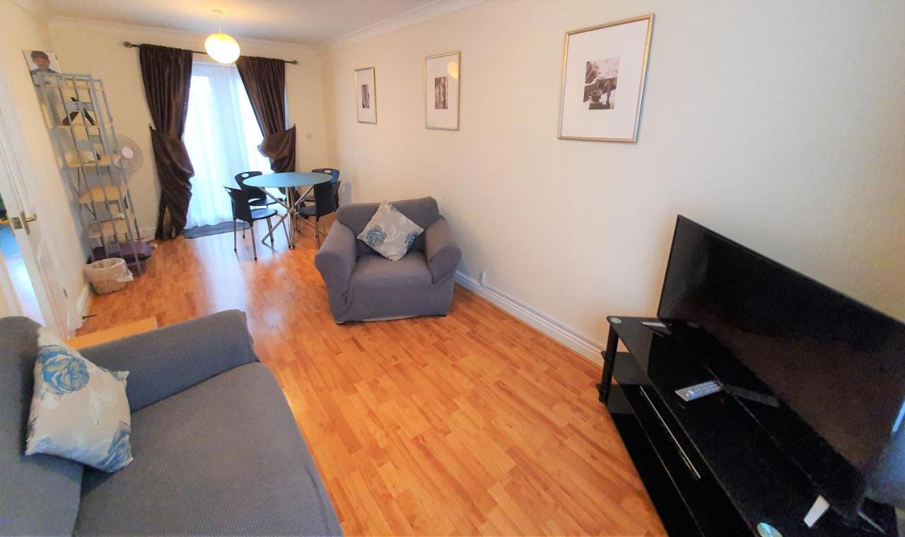 Friars Walk Houses With 2 Bedrooms, 2 Bathrooms, Fast Wi-Fi And Private Parking Sittingbourne Eksteriør billede