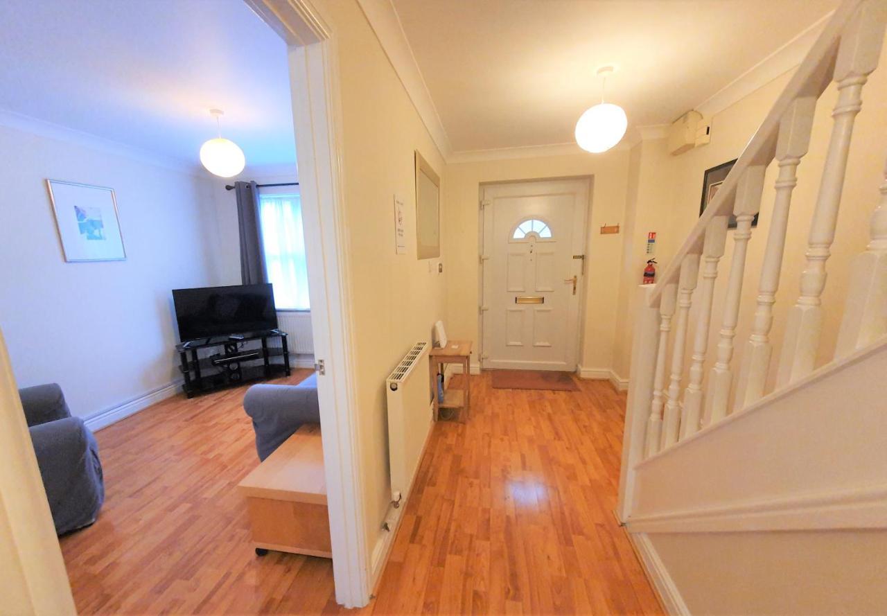 Friars Walk Houses With 2 Bedrooms, 2 Bathrooms, Fast Wi-Fi And Private Parking Sittingbourne Eksteriør billede