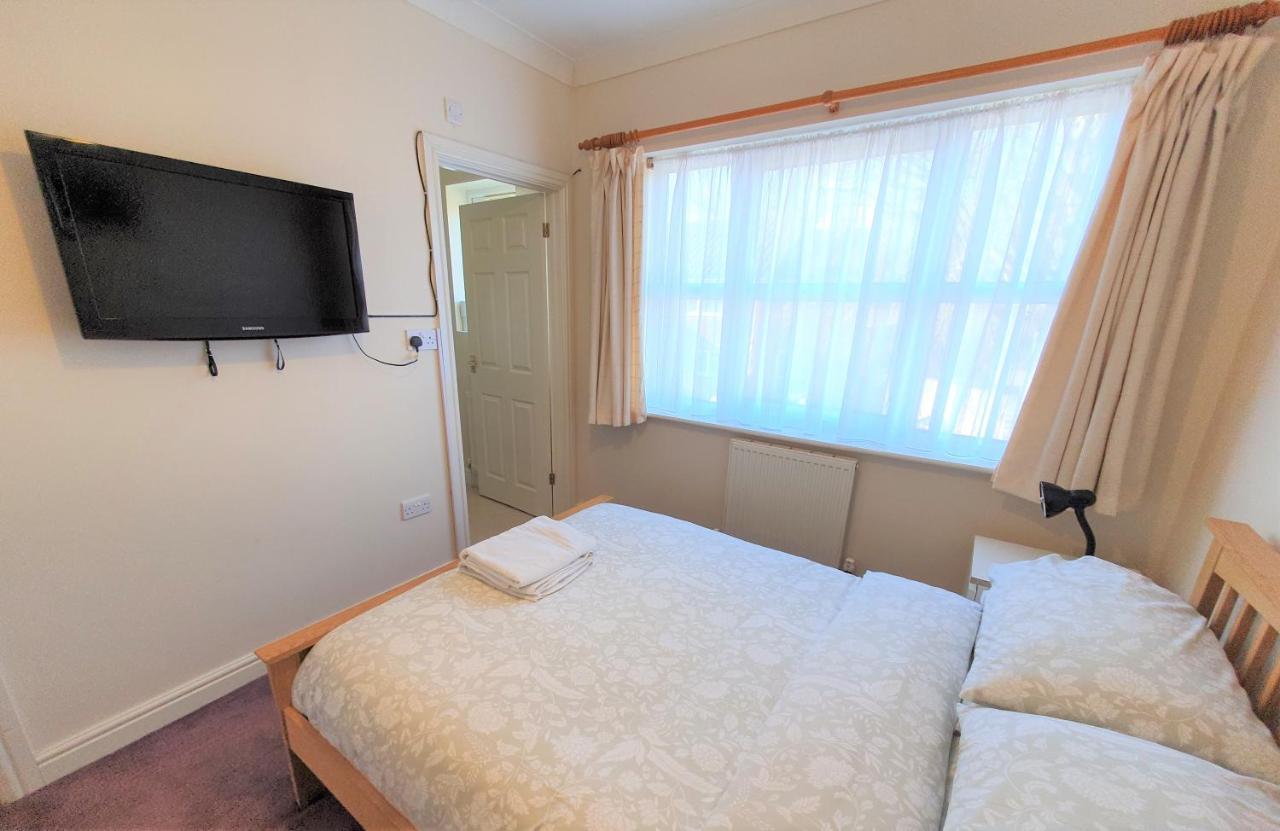 Friars Walk Houses With 2 Bedrooms, 2 Bathrooms, Fast Wi-Fi And Private Parking Sittingbourne Eksteriør billede