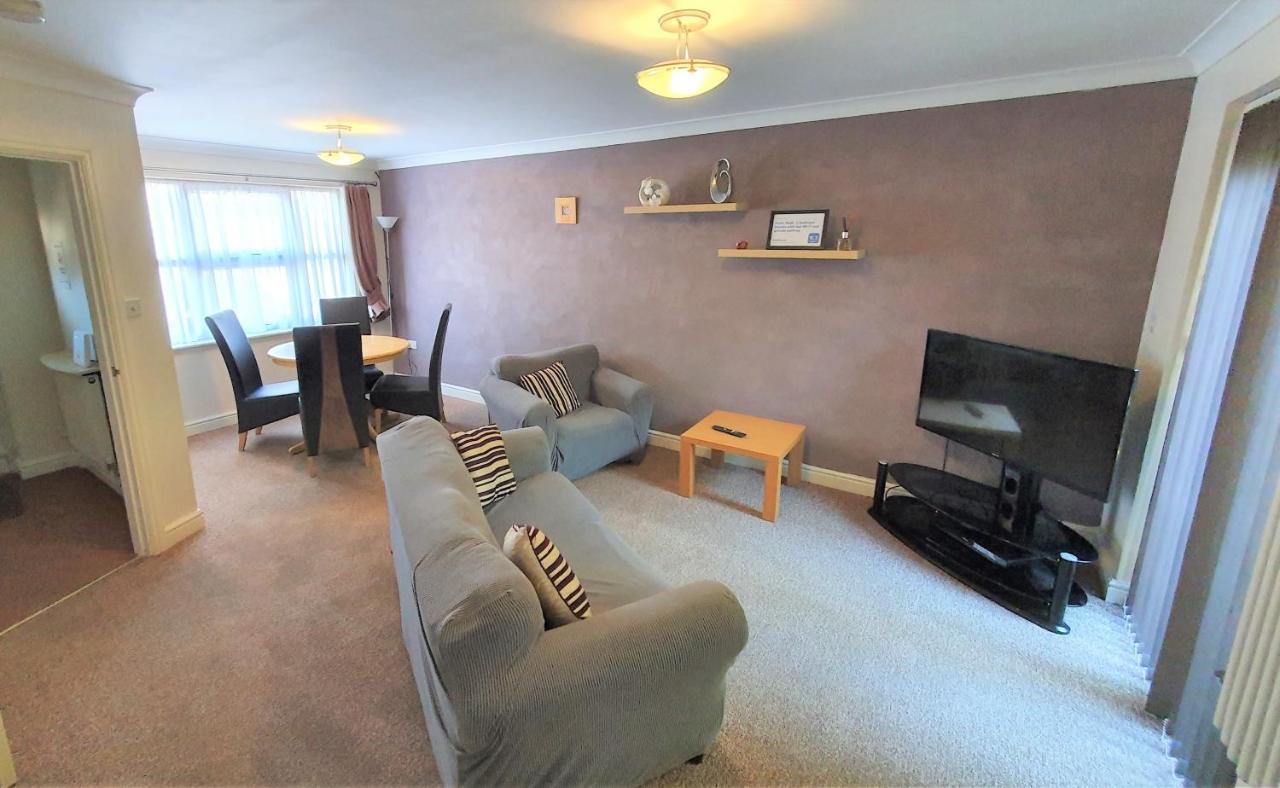 Friars Walk Houses With 2 Bedrooms, 2 Bathrooms, Fast Wi-Fi And Private Parking Sittingbourne Eksteriør billede
