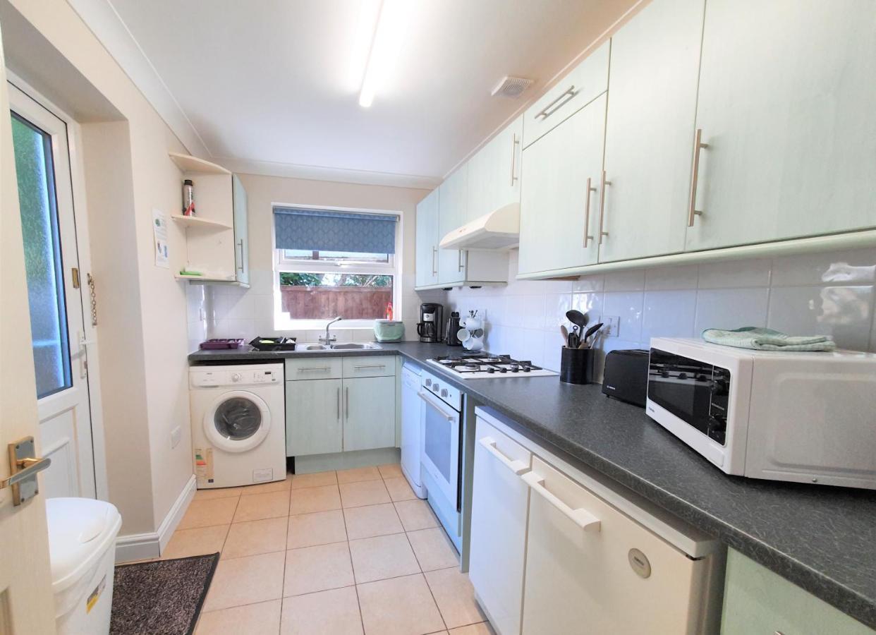 Friars Walk Houses With 2 Bedrooms, 2 Bathrooms, Fast Wi-Fi And Private Parking Sittingbourne Eksteriør billede