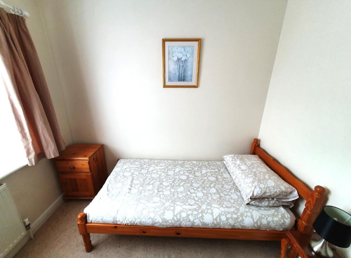 Friars Walk Houses With 2 Bedrooms, 2 Bathrooms, Fast Wi-Fi And Private Parking Sittingbourne Eksteriør billede