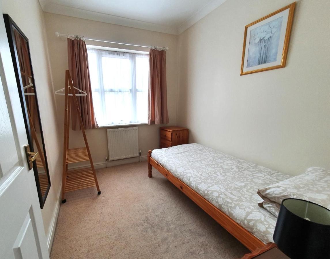 Friars Walk Houses With 2 Bedrooms, 2 Bathrooms, Fast Wi-Fi And Private Parking Sittingbourne Eksteriør billede